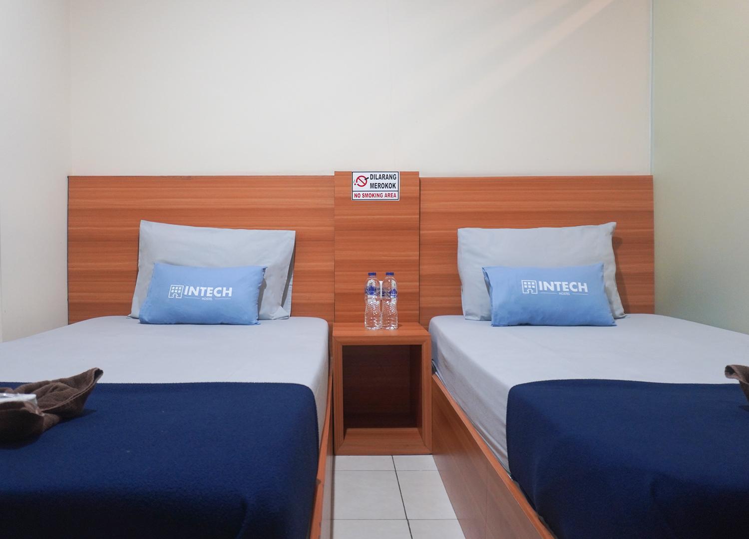 Intech Hostel Bandung Esterno foto